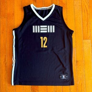 Memphis Grizzlies youth Ja Morant jersey. Excellent condition. Size L